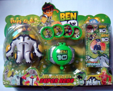 BEN HERO W/LIGHT &FLYING DISK GUN